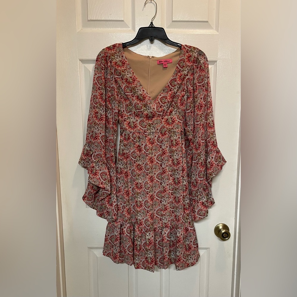 Betsey Johnson Red Paisley, V-Neck, Tiered, Empire Waist, Wide Sleeves Sz 6